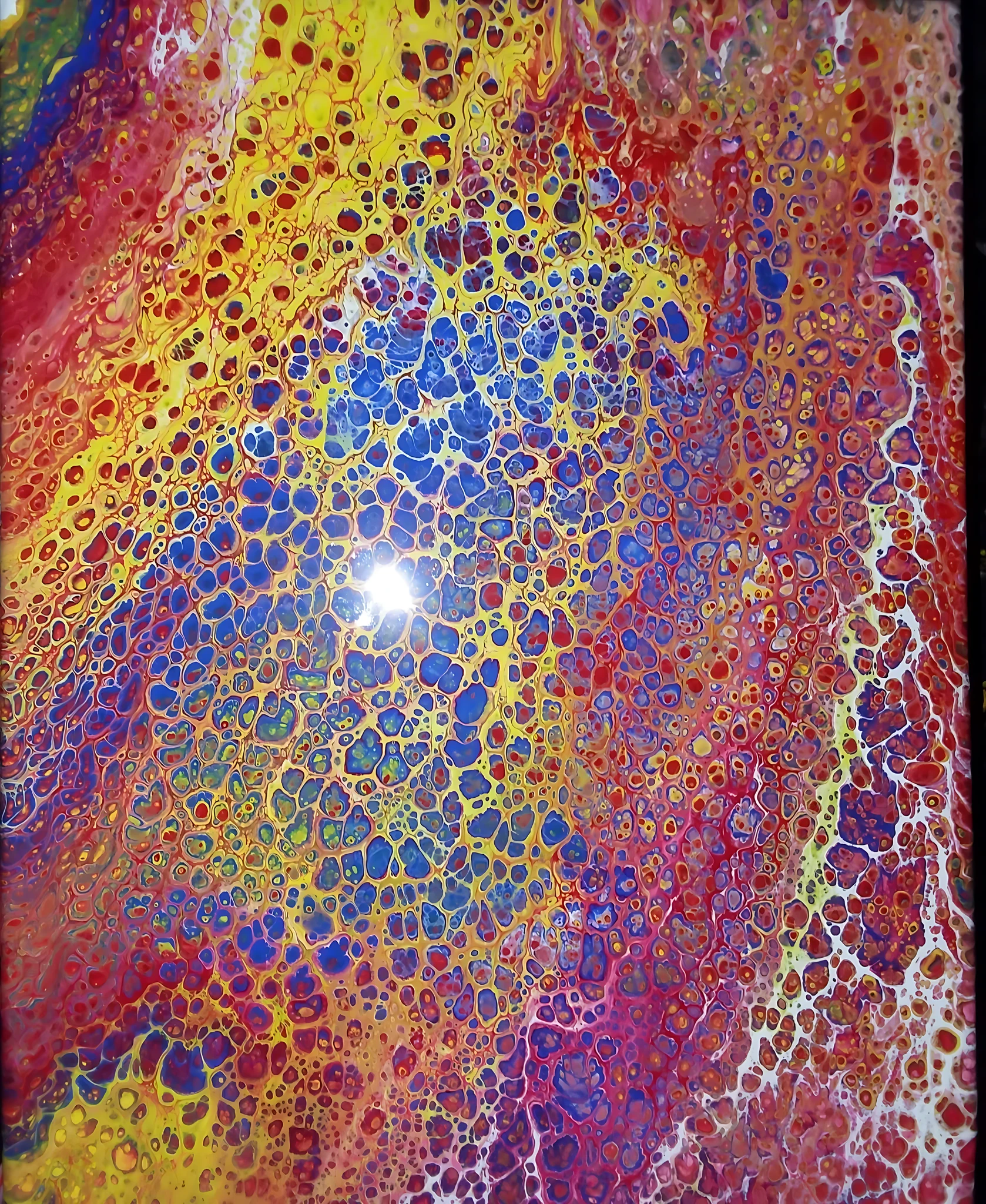 Glossy multicolor resin pattern with red, yellow and blue cells
